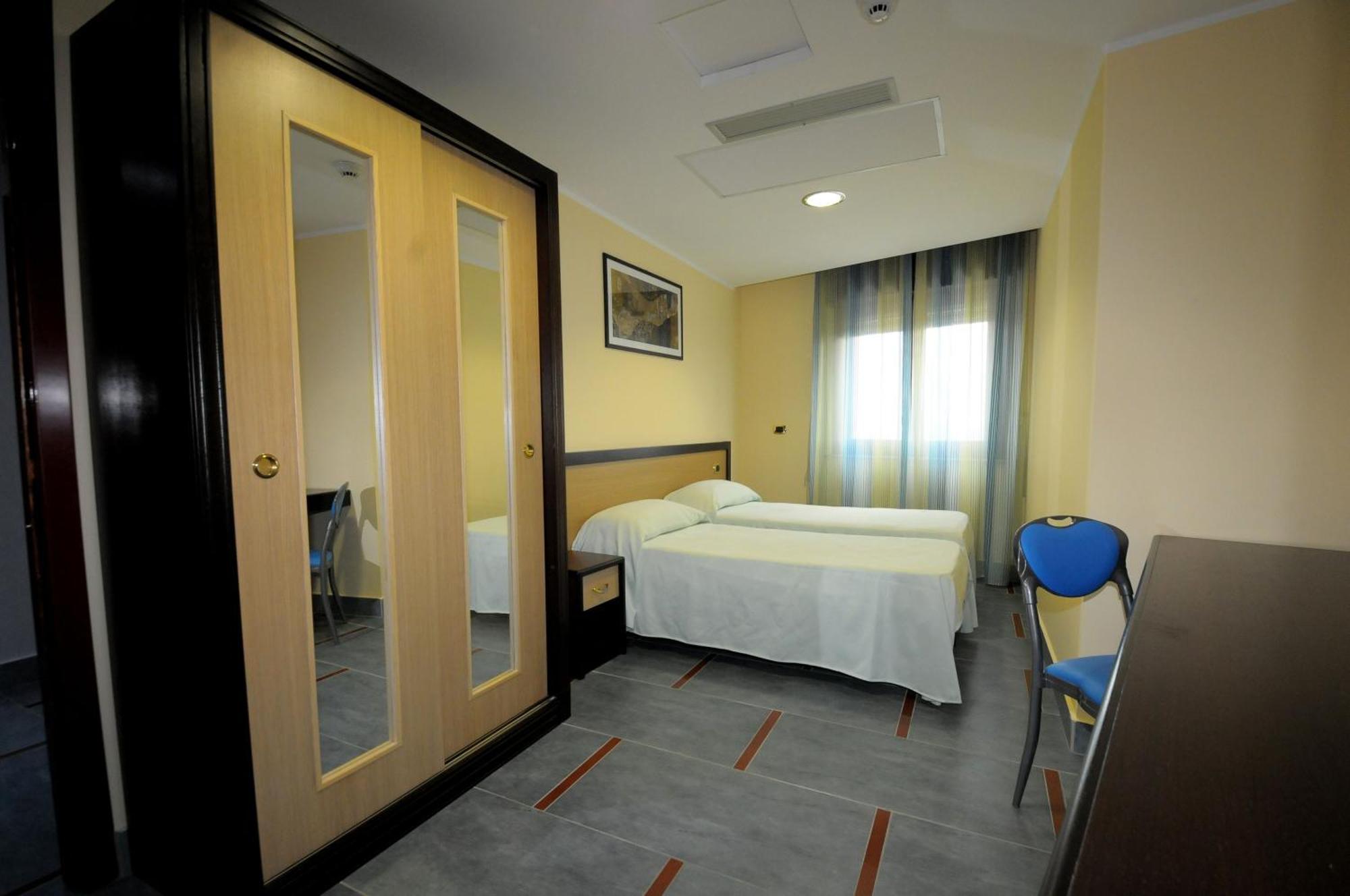 Grand Hotel Paradiso Catanzaro Oda fotoğraf